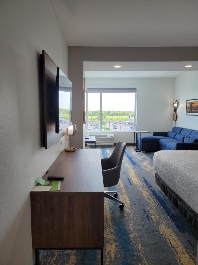 La Quinta Inn & Suites By Wyndham Теръл Екстериор снимка