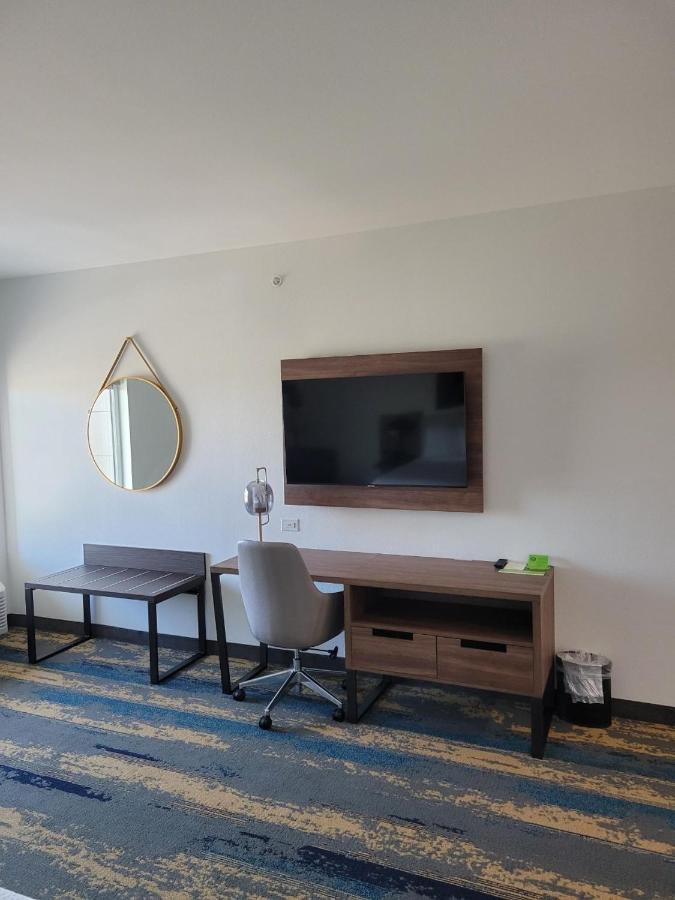 La Quinta Inn & Suites By Wyndham Теръл Екстериор снимка