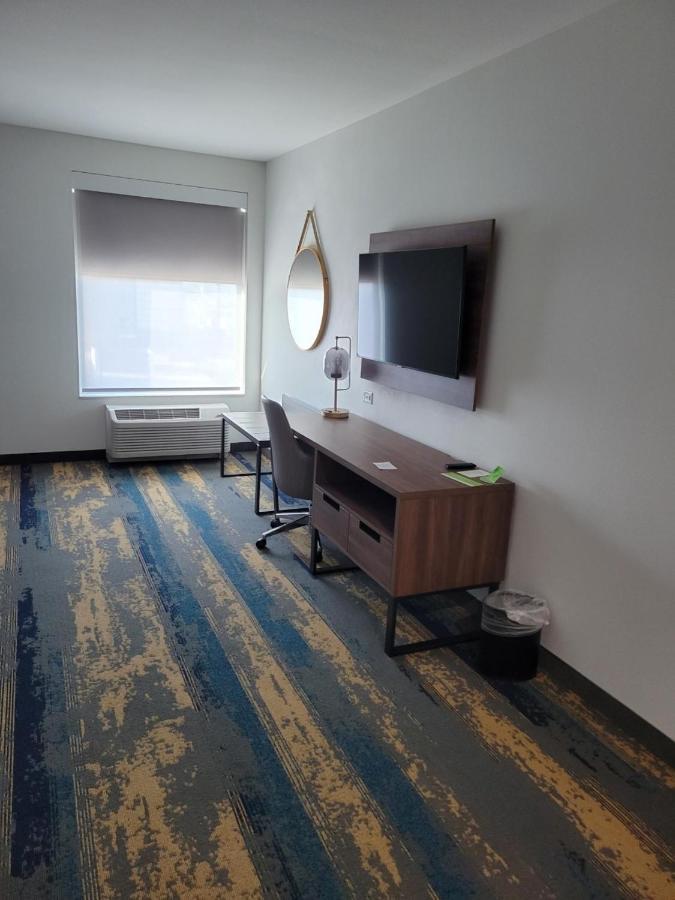 La Quinta Inn & Suites By Wyndham Теръл Екстериор снимка