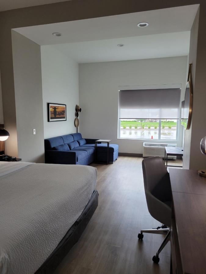 La Quinta Inn & Suites By Wyndham Теръл Екстериор снимка