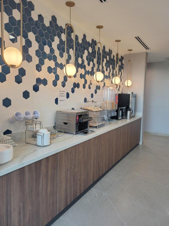 La Quinta Inn & Suites By Wyndham Теръл Екстериор снимка