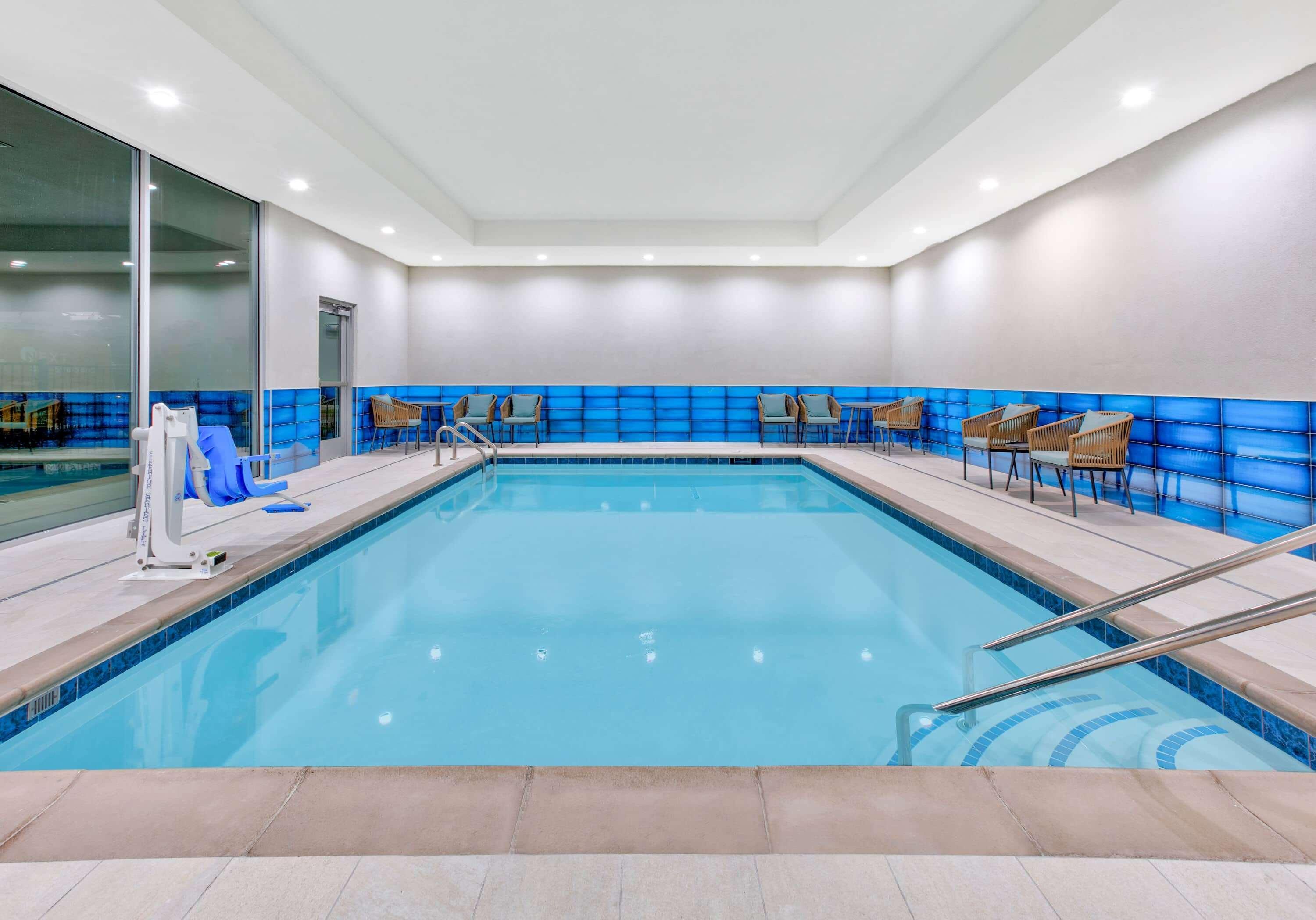 La Quinta Inn & Suites By Wyndham Теръл Екстериор снимка