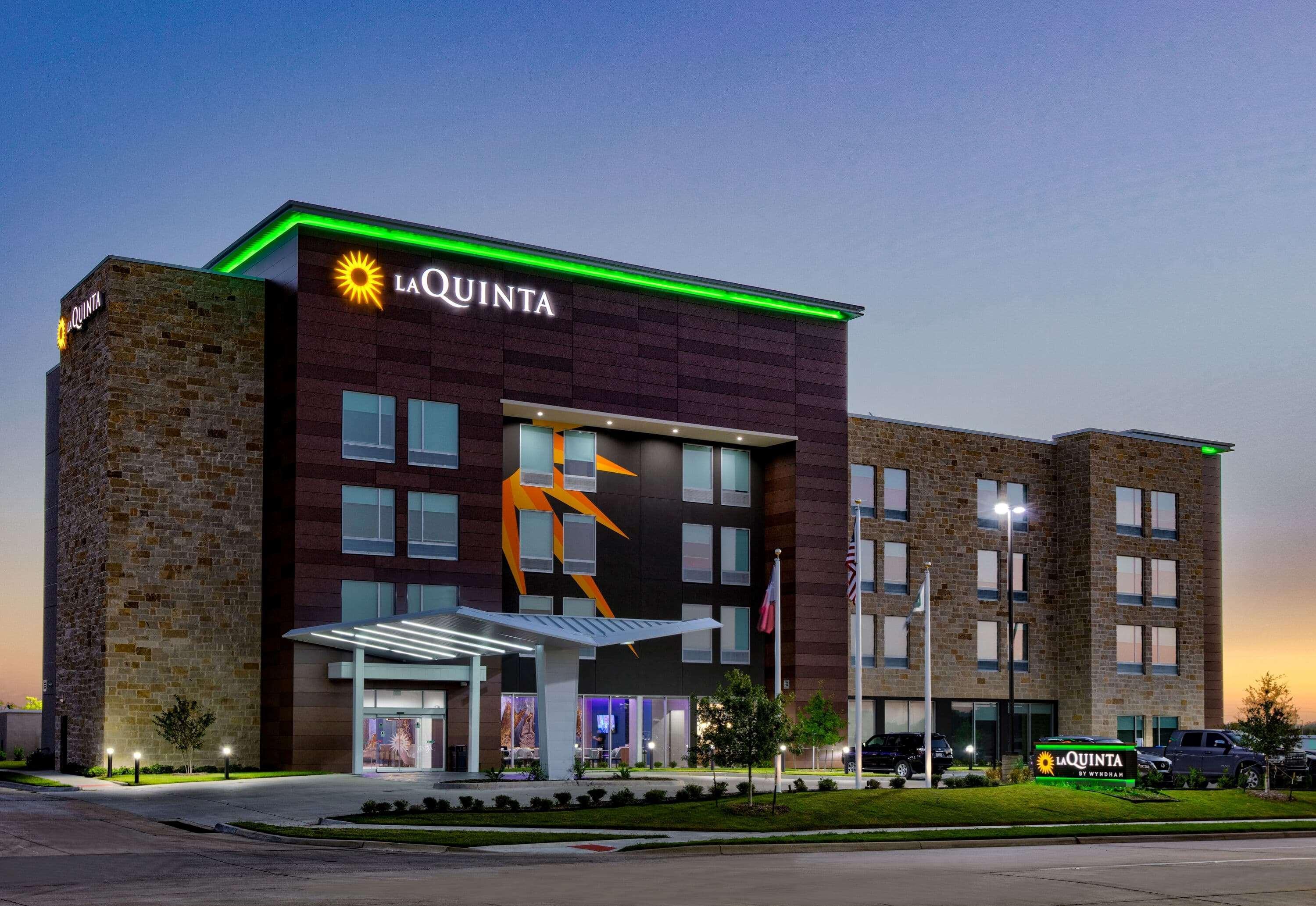 La Quinta Inn & Suites By Wyndham Теръл Екстериор снимка